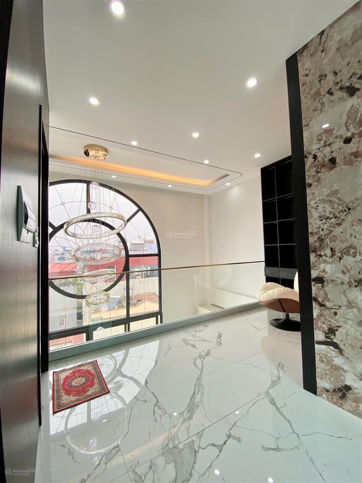42m2, mặt tiền 6.1m, giá chào 11.9tỷ, 7 tầng thang máy, gara ôtô, full nội thất