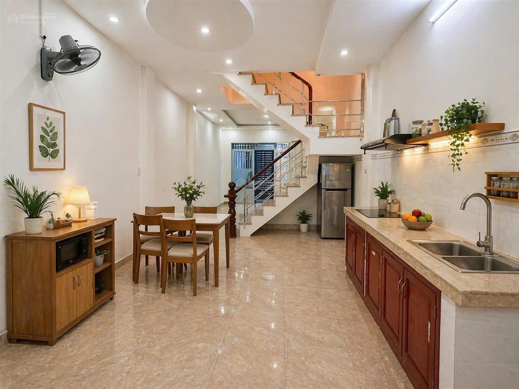 Nhà 2 lầu  hẻm xe tải 7m quay đầu  lê văn chí  đối diện bệnh viện đa khoa thủ đức  sát ga metro