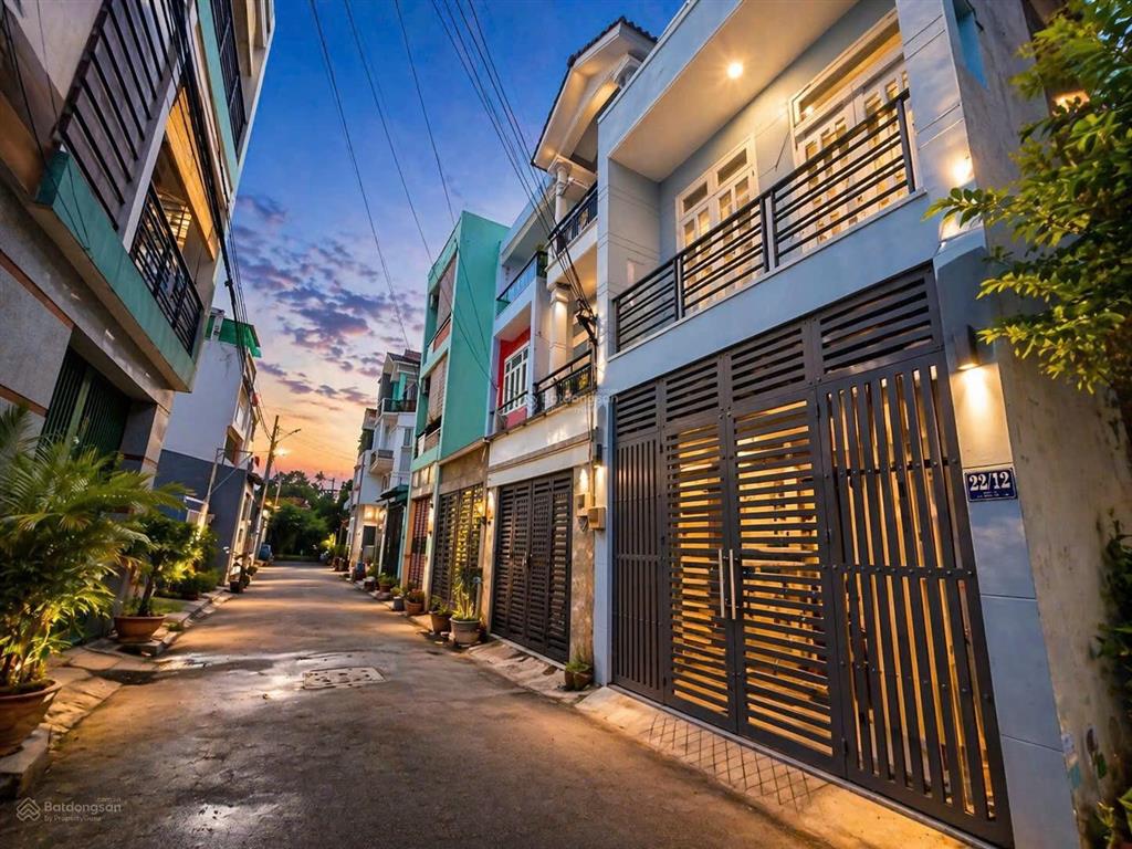 Nhà 2 lầu  hẻm xe tải 7m quay đầu  lê văn chí  đối diện bệnh viện đa khoa thủ đức  sát ga metro