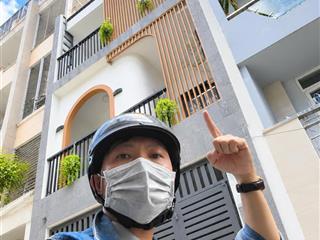 Nhà 3 lầu mới đẹp ở ngay, hẻm 4m ôtô đậu cửa, ngay bến xe miền đông