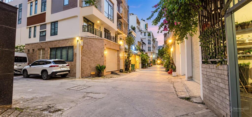 Mặt tiền kinh doanh, hẻm xe tải, nhà 5 lầu mới ở ngay, sát bến xe miền đông