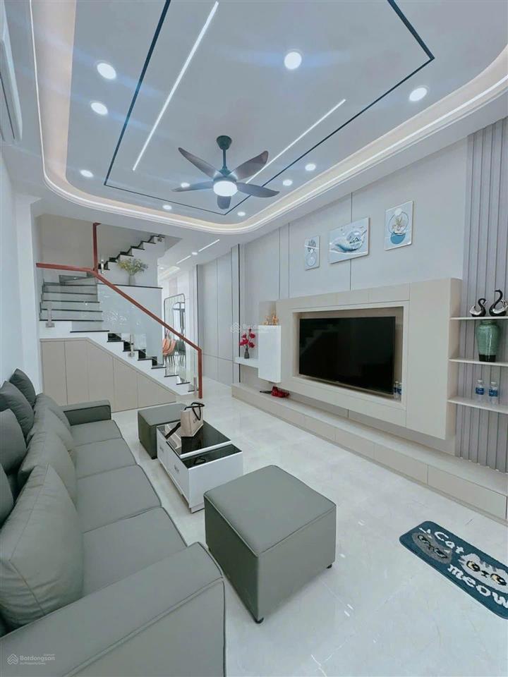Hẻm xe tải đậu cửa, sát mặt tiền, nhà 4 lầu mới vào ở ngay, gần chợ bà chiểu