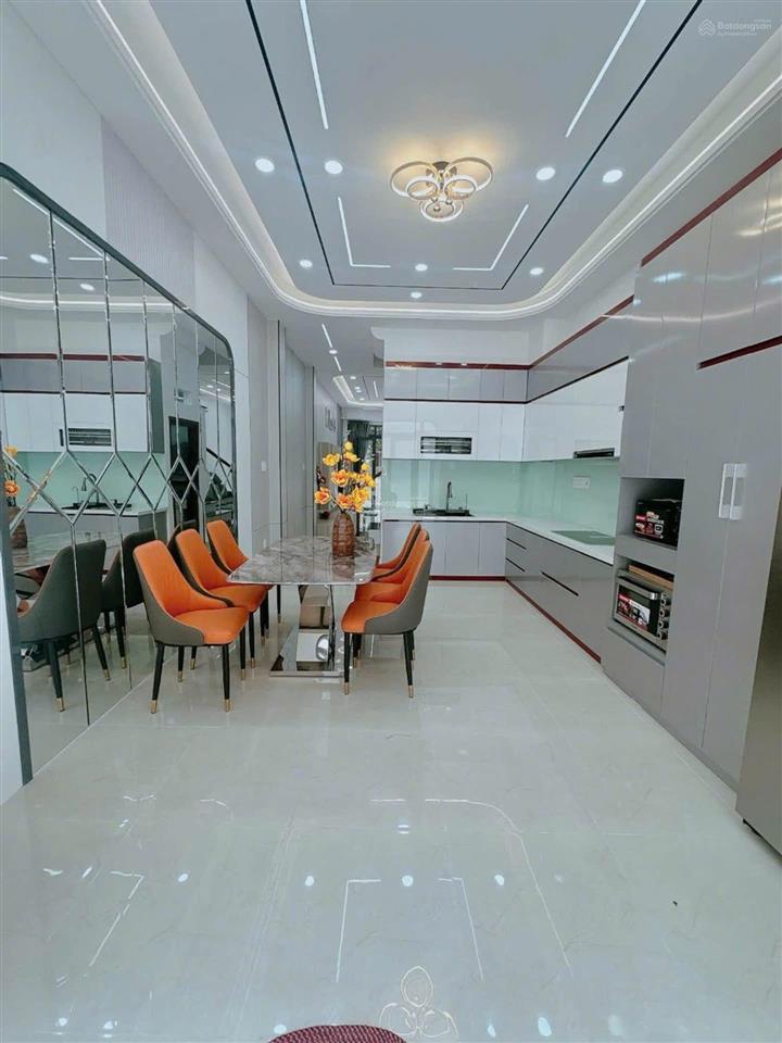 Hẻm xe tải đậu cửa, sát mặt tiền, nhà 4 lầu mới vào ở ngay, gần chợ bà chiểu