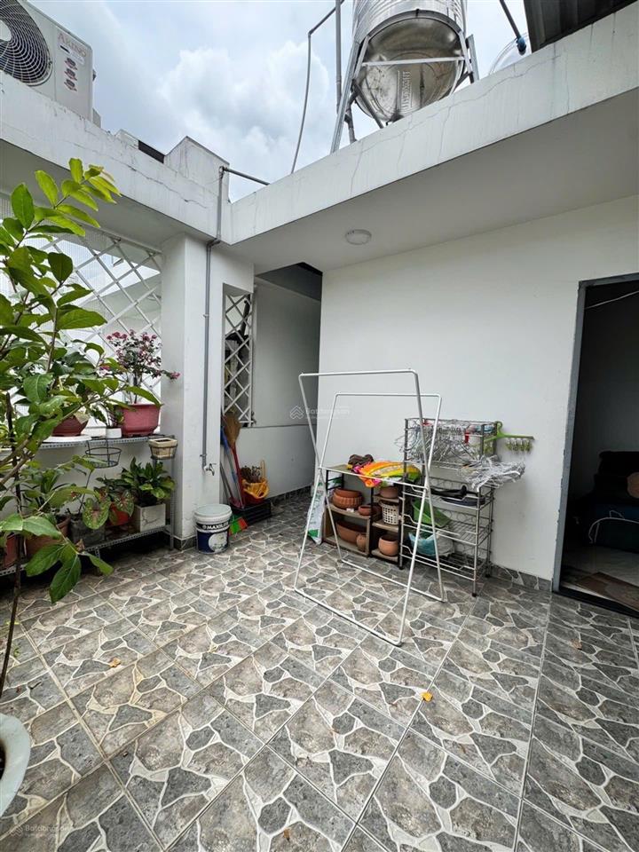 Hẻm ô tô đậu cửa thông rạch xuyên tâm bình thạnh, nhà 5 lầu mới ở ngay, kế chợ bà chiểu