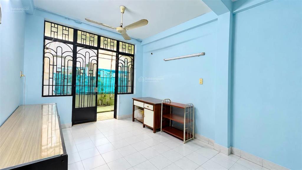 Hẻm xe tải sát mặt tiền, vừa ở vừa kinh doanh, hiếm, ngay ngã 4 hàng xanh