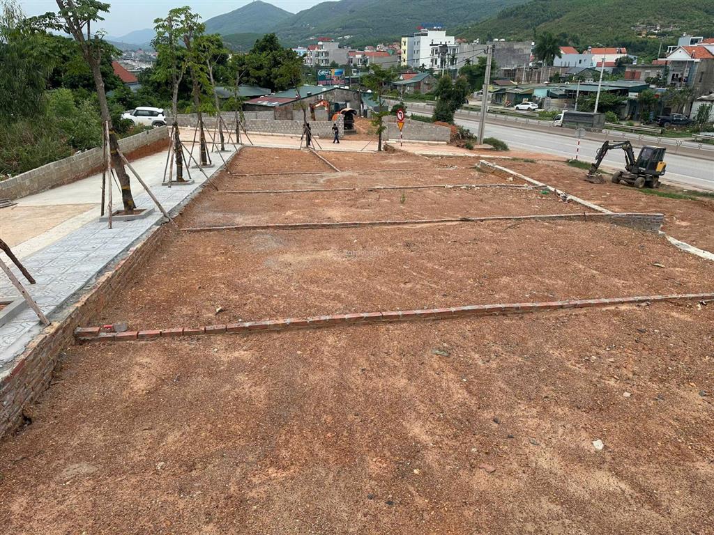 Bán lô góc 2 mặt tiền rộng thoáng. sổ đỏ trao tay. đất nền phân lô tại hạ long xanh