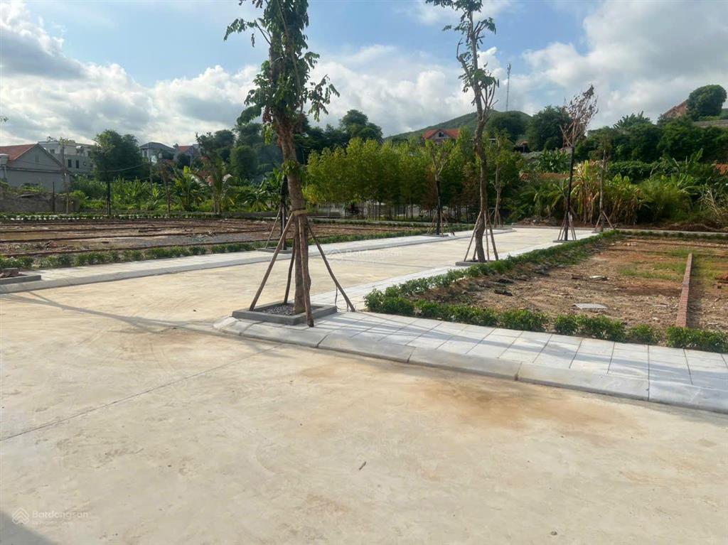 Bán lô góc 2 mặt tiền rộng thoáng. sổ đỏ trao tay. đất nền phân lô tại hạ long xanh