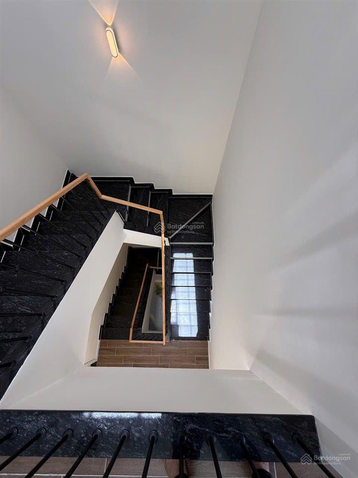 Bán gấp nhà 3 tầng đường huỳnh ngọc đủ hoà xuân  đẹp xịn