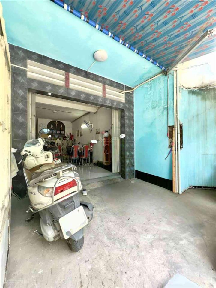 Bán vị trí kd sát vách q10 khu ẩm thực nổi tiếng đối diện trường học gần 100 m tiện xây mớ