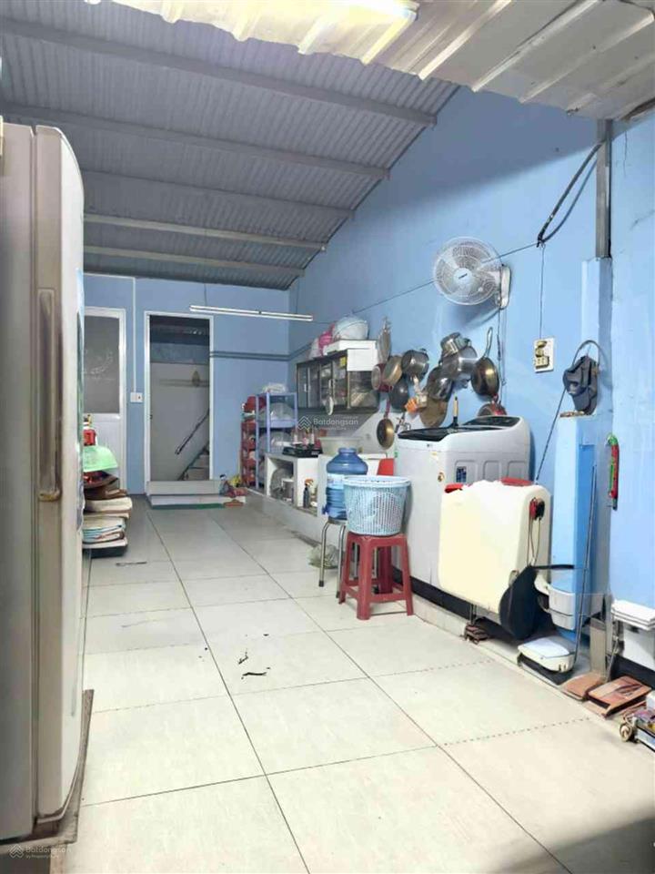 Bán vị trí kd sát vách q10 khu ẩm thực nổi tiếng đối diện trường học gần 100 m tiện xây mớ