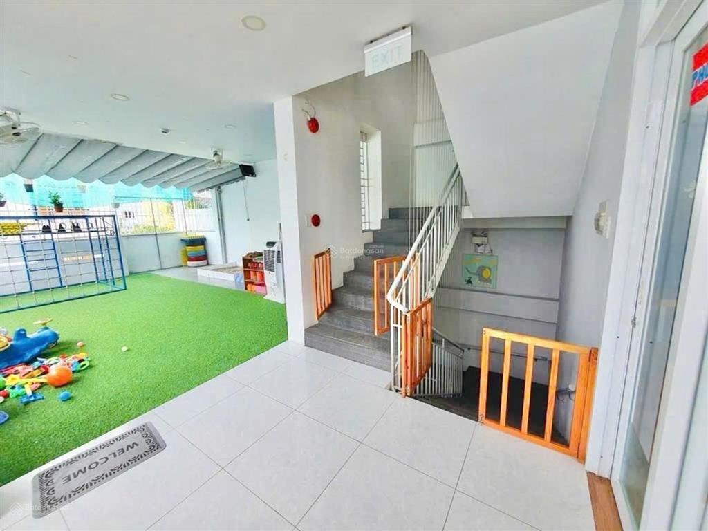 Mặt tiền lô góc 5 tầng  nhiêu tứ  phú nhuận 120m2  gần phan xích long  giá 28 tỷ