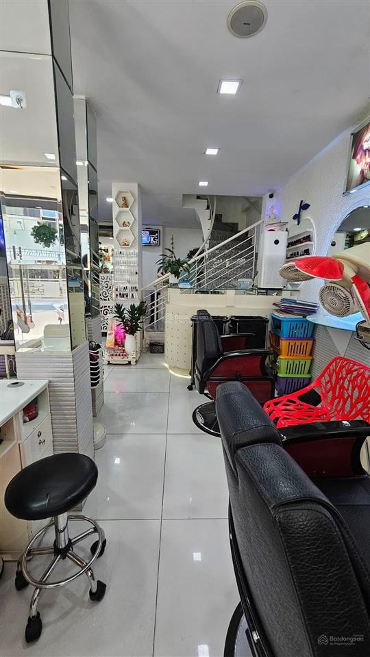 Mặt tiền huỳnh văn bánh  phú nhuận  đường rộng 20m có lề, kinh doanh đa ngành, sổ đẹp  38.5 tỷ