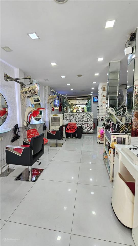 Mặt tiền huỳnh văn bánh  phú nhuận  đường rộng 20m có lề, kinh doanh đa ngành, sổ đẹp  38.5 tỷ