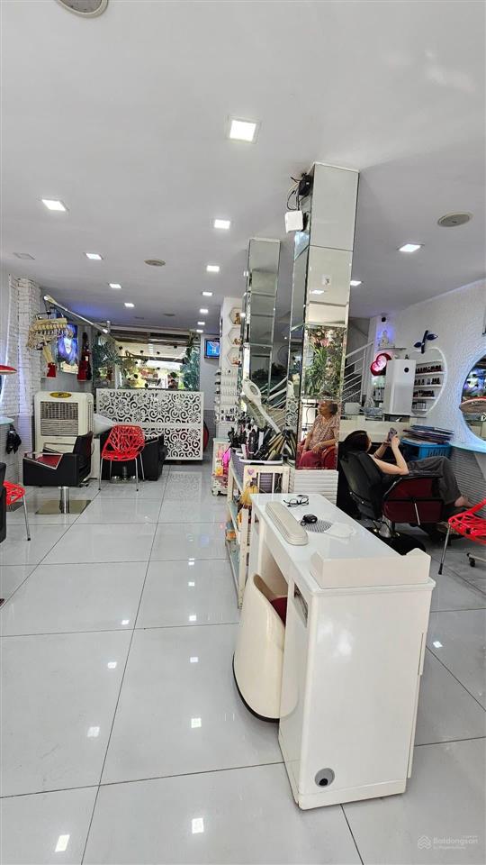Mặt tiền huỳnh văn bánh  phú nhuận  đường rộng 20m có lề, kinh doanh đa ngành, sổ đẹp  38.5 tỷ