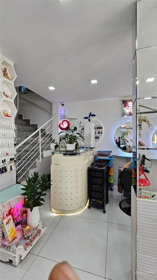 Mặt tiền huỳnh văn bánh  phú nhuận  đường rộng 20m có lề, kinh doanh đa ngành, sổ đẹp  38.5 tỷ
