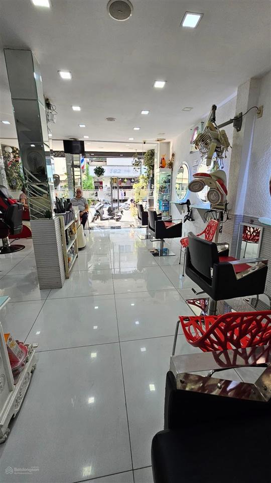 Mặt tiền huỳnh văn bánh  phú nhuận  đường rộng 20m có lề, kinh doanh đa ngành, sổ đẹp  38.5 tỷ