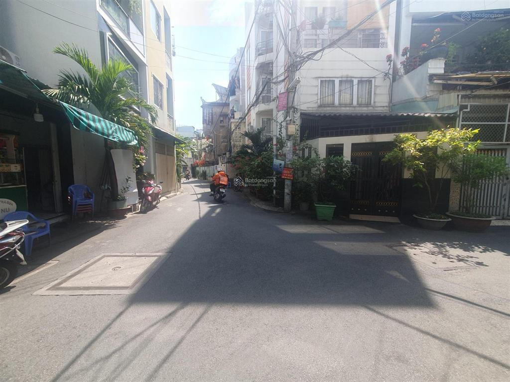 Nhỉnh 11 tỷ  hẻm xe hơi 6m đoàn thị điểm  74m2  sổ vuông vức