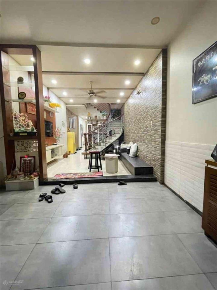 Mtkd ngay phan đăng lưu  phú nhuận ~80m2  4 tầng  sổ vuông vức.