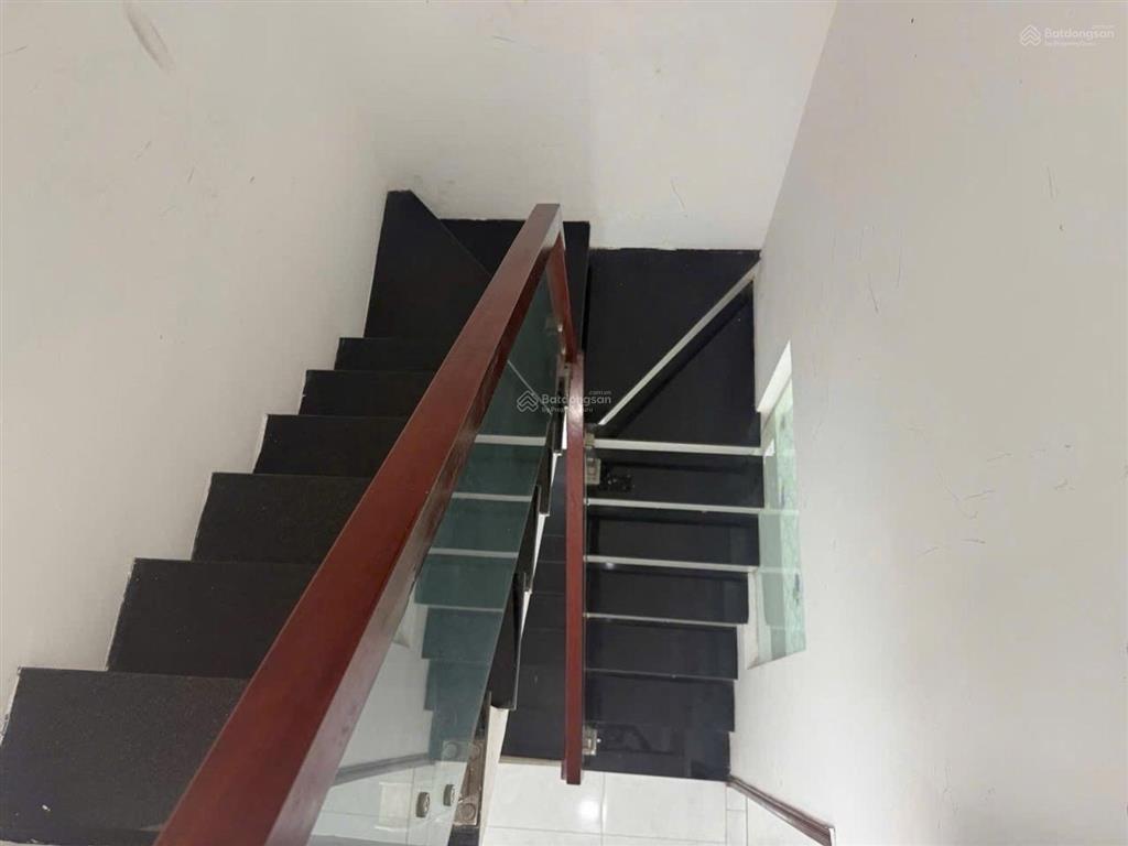 Xe hơi vào nhà tại phú nhuận. nhà 3 tầng, ~4m x 13m. giá 8,6 tỷ