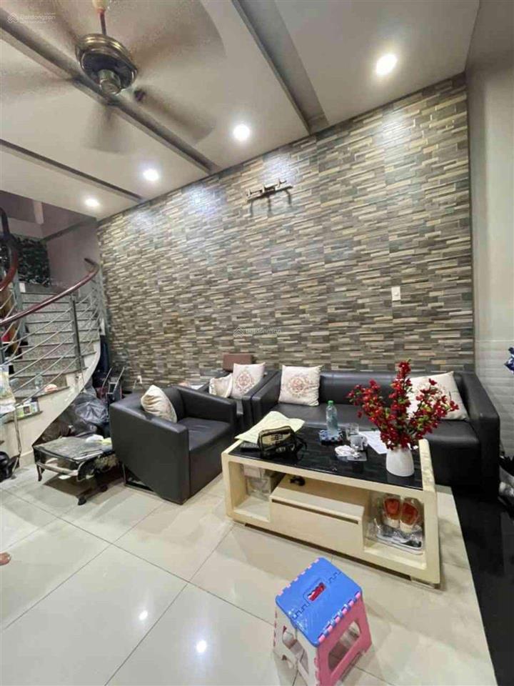 Giảm chào  mtkd ngay phan đăng lưu  phú nhuận ~80m2  4 tầng  sổ vuông vức.