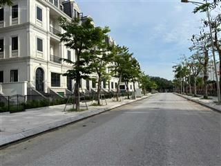 Mới ra ngoại giao jade square mặt ngoài 250tr/m2. chỉ có 2 căn thôi, anh chị mua phải rất nhanh