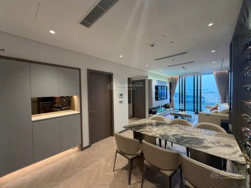 Chính chủ cần bán nhanh căn hộ 3pn, nội thất như hình. giá bán nhỉnh 10 tỷ