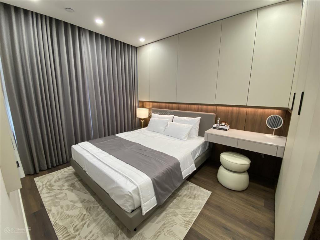 Mới ra bán nhanh căn hộ 3pn giá 10 tỷ. nhà thiết kế full nội thất. có lốt ô tô và ngân hàng htls