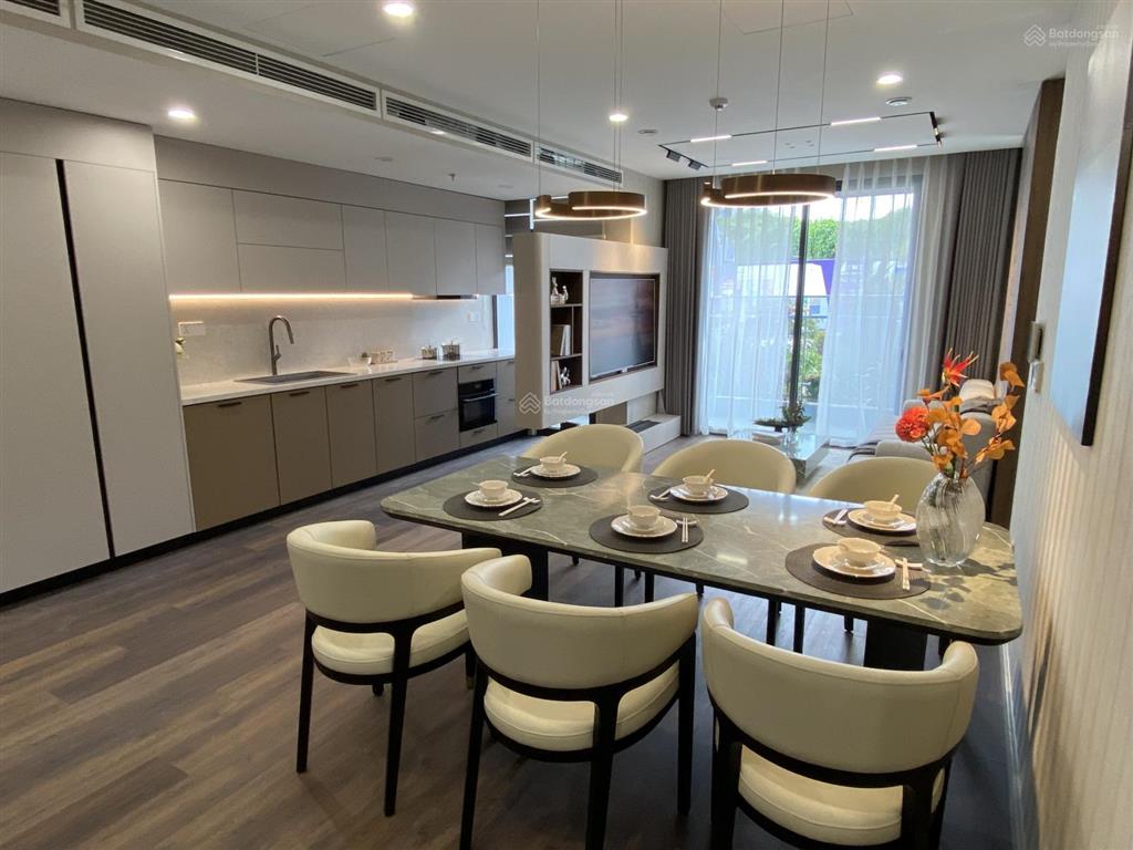 Mới ra bán nhanh căn hộ 3pn giá 10 tỷ. nhà thiết kế full nội thất. có lốt ô tô và ngân hàng htls