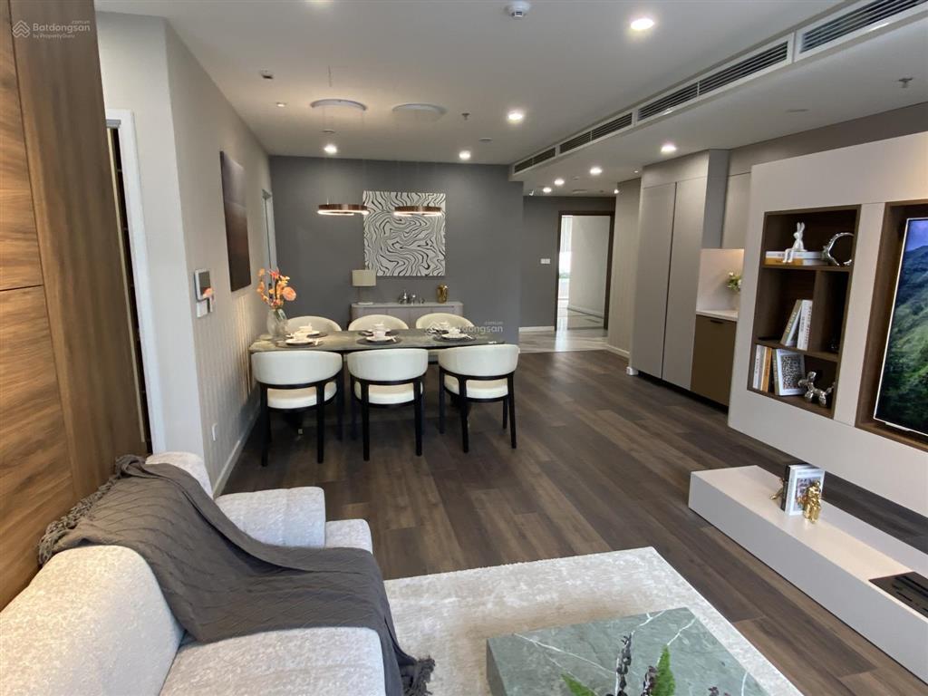Mới ra bán nhanh căn hộ 3pn giá 10 tỷ. nhà thiết kế full nội thất. có lốt ô tô và ngân hàng htls