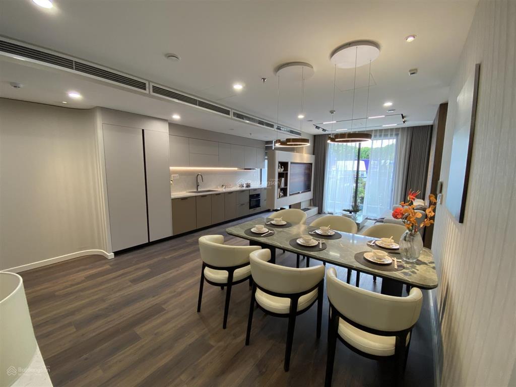 Mới ra bán nhanh căn hộ 3pn giá 10 tỷ. nhà thiết kế full nội thất. có lốt ô tô và ngân hàng htls
