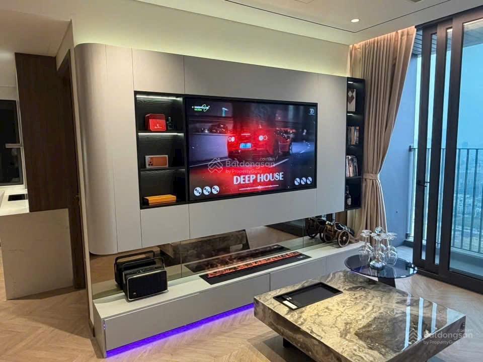 Mới ra bán nhanh căn hộ 3pn giá 10 tỷ. nhà thiết kế full nội thất. có lốt ô tô và ngân hàng htls