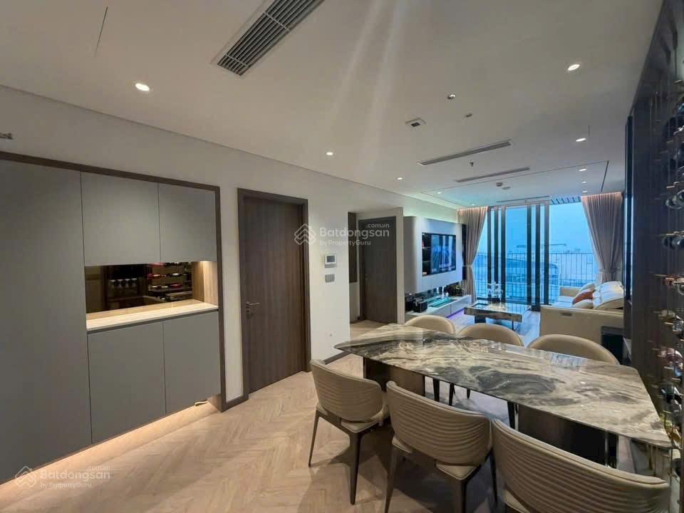 Mới ra bán nhanh căn hộ 3pn giá 10 tỷ. nhà thiết kế full nội thất. có lốt ô tô và ngân hàng htls
