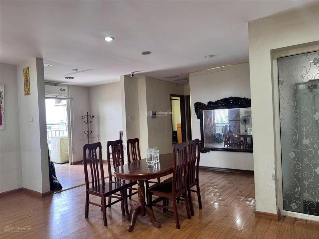 Bán căn hộ chung cư 60 m2, 2 pn, tòa 165 thái hà, đống đa, hn