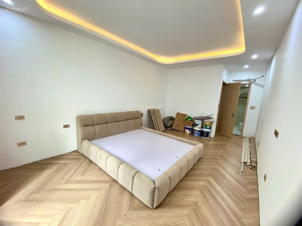 Giảm 2 tỷ bán gấp lk ngô thì nhậm hà đông 40m2 nhà 5 tầng ô tô tránh hơn 12 tỷ