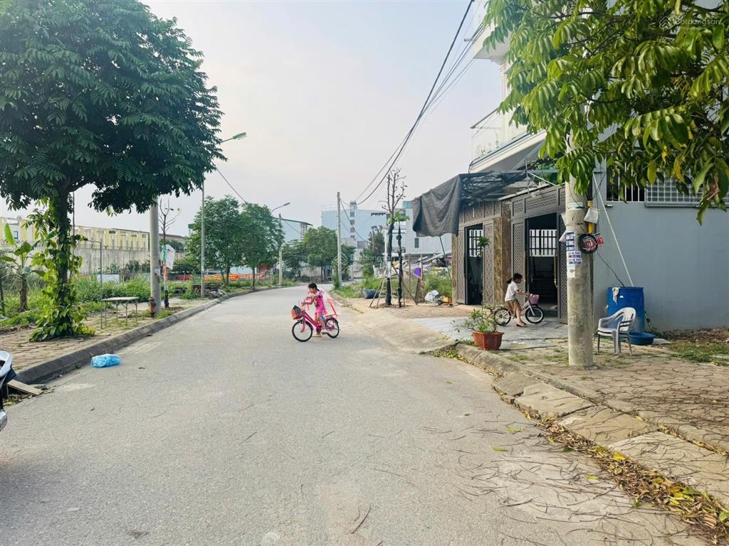 Bán lô đất 152m tân xã,tt hoà lạc.gần đltl, đh fpt,đh quốc gia, khu cnc.xây trọ, sẵn sổ. giá 30tr/m