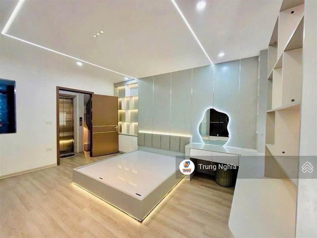 Bán nhà 42m2 xây mới 7t  thang máy tại phố đại từ t