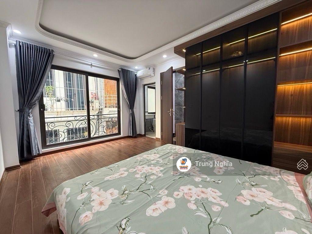 Tại phố vũ tông phan tôi đang cần bán căn nhà 35m2 x 6t xây mớithang máy giá nhỉnh 9 t
