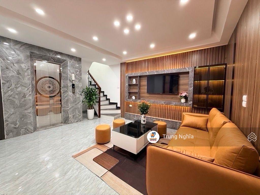 Tại phố vũ tông phan tôi đang cần bán căn nhà 35m2 x 6t xây mớithang máy giá nhỉnh 9 t