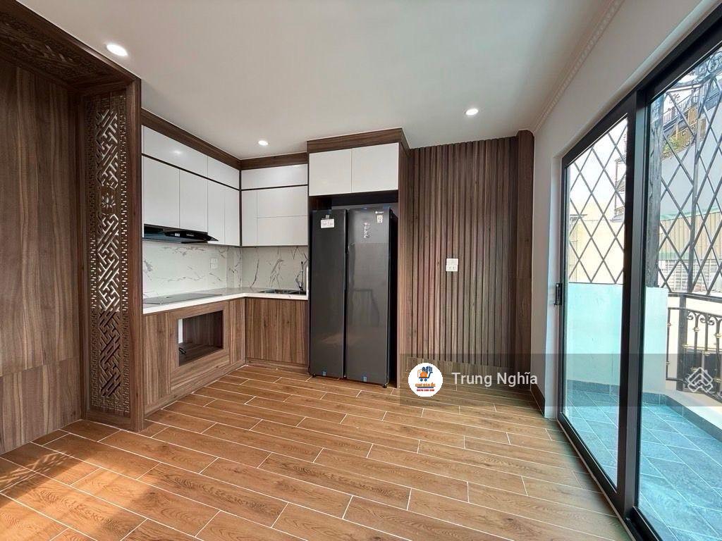 Tại phố vũ tông phan tôi đang cần bán căn nhà 35m2 x 6t xây mớithang máy giá nhỉnh 9 t