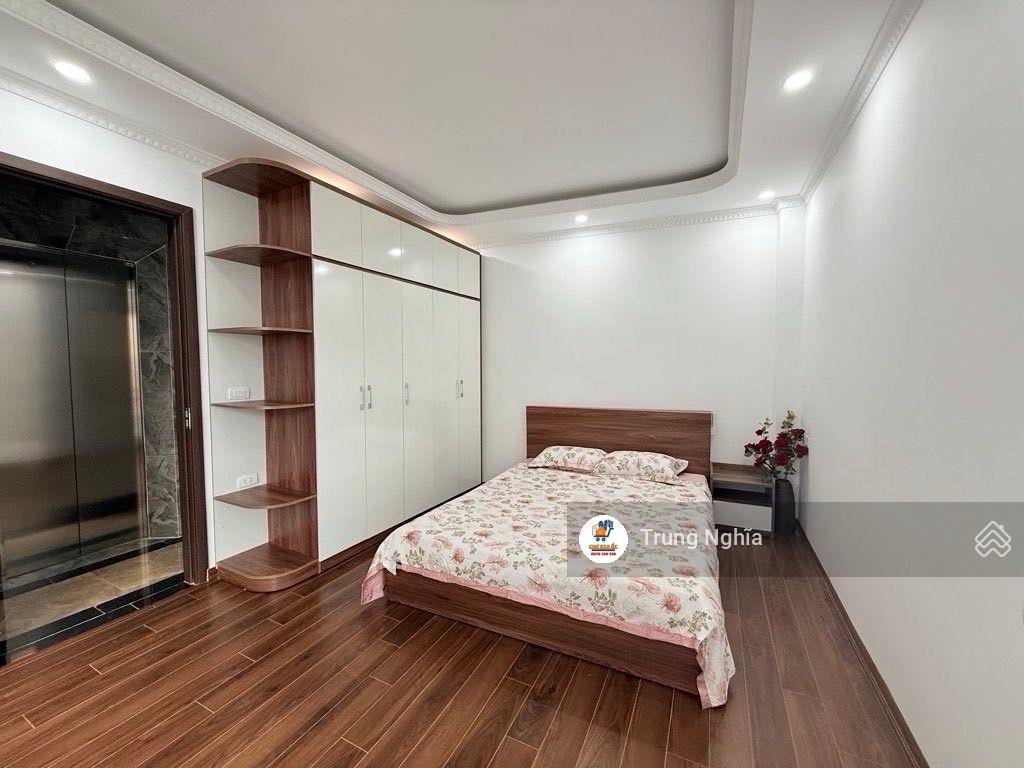 Tại phố vũ tông phan tôi đang cần bán căn nhà 35m2 x 6t xây mớithang máy giá nhỉnh 9 t