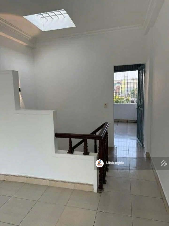 Bán nhà 38m2 tại phố kim giang ngay cạnh đh thăng long