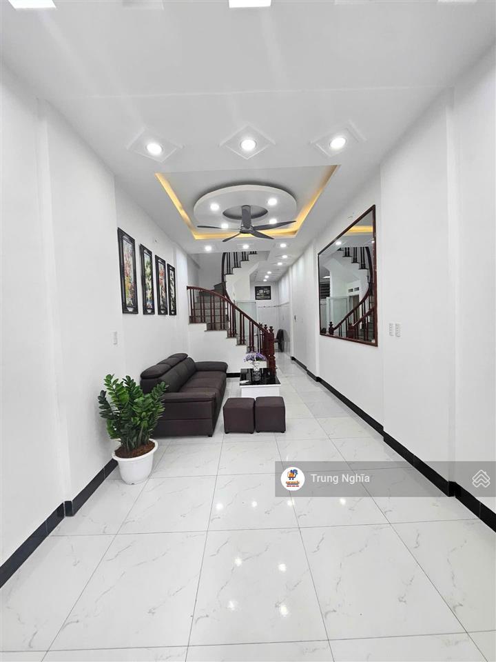 Tại phố đại từ tôi cần bán căn nhà 40m2 4 tầng giá chỉ nhỉnh 9 tỷ, hàng hot