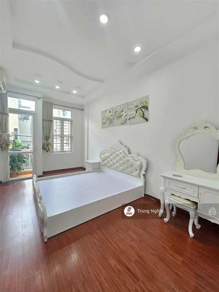 Tại phố đại từ tôi cần bán căn nhà 40m2 4 tầng giá chỉ nhỉnh 9 tỷ, hàng hot