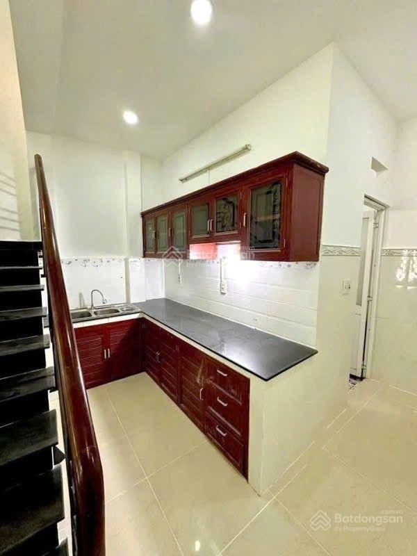 Chdv 5 tầng 14 phòng khép kín hxh thông dt 700tr