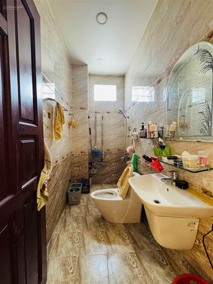 60m2 3 tầng hxh ngủ nhà 4pn xây chắc chắn còn mới đẹp ở ngay