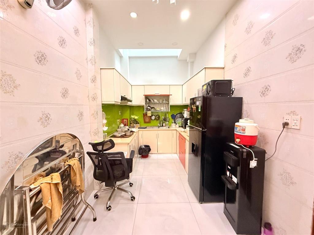 68m² ngang 5m 3pn hxh  cách mt xe tải 2 căn