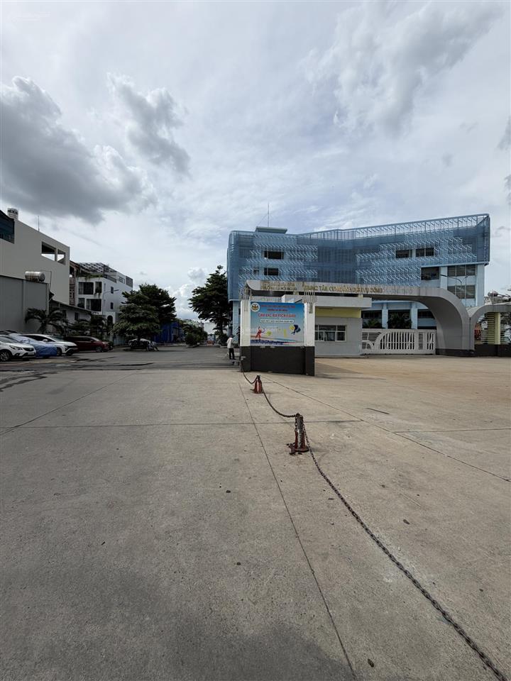 68m² ngang 5m 3pn hxh  cách mt xe tải 2 căn