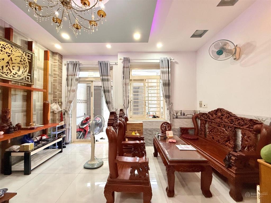 68m² ngang 5m 3pn hxh  cách mt xe tải 2 căn