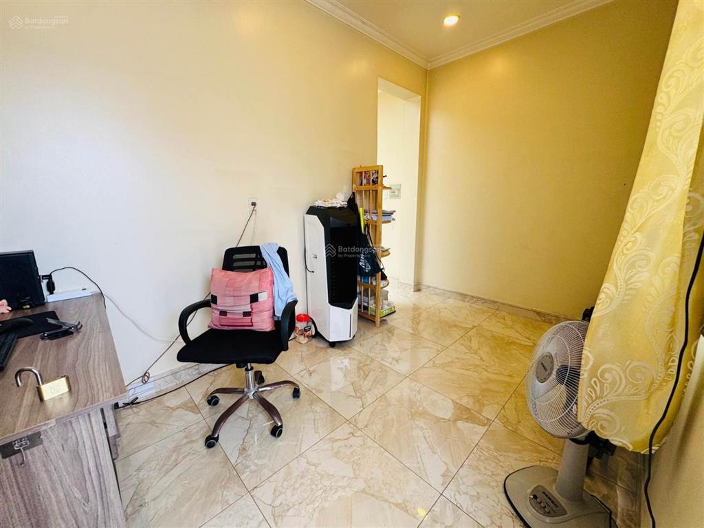 Tân bình 60m2 hxh ngủ nhà 3 tầng 4pn sát mặt tiền sổ vuông vức