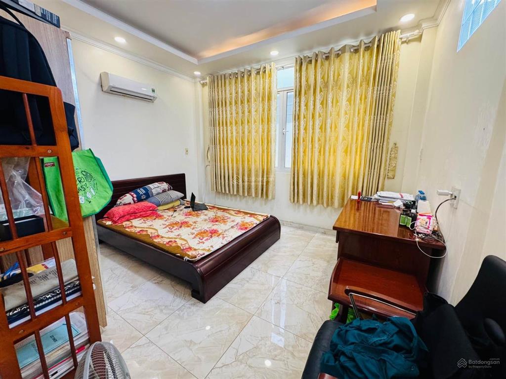 Tân bình 60m2 hxh ngủ nhà 3 tầng 4pn sát mặt tiền sổ vuông vức